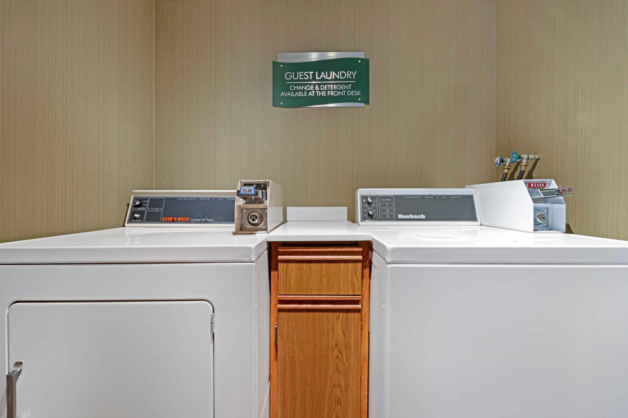 Best Western Plus Emerald Isle Hotel Sidney Buitenkant foto