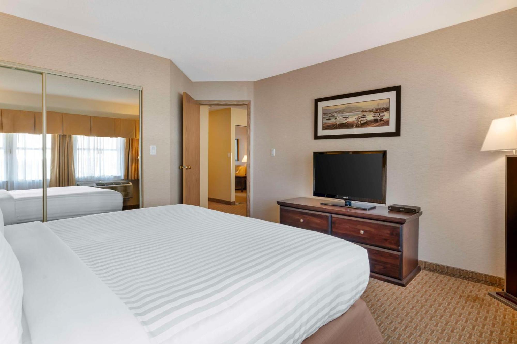 Best Western Plus Emerald Isle Hotel Sidney Buitenkant foto