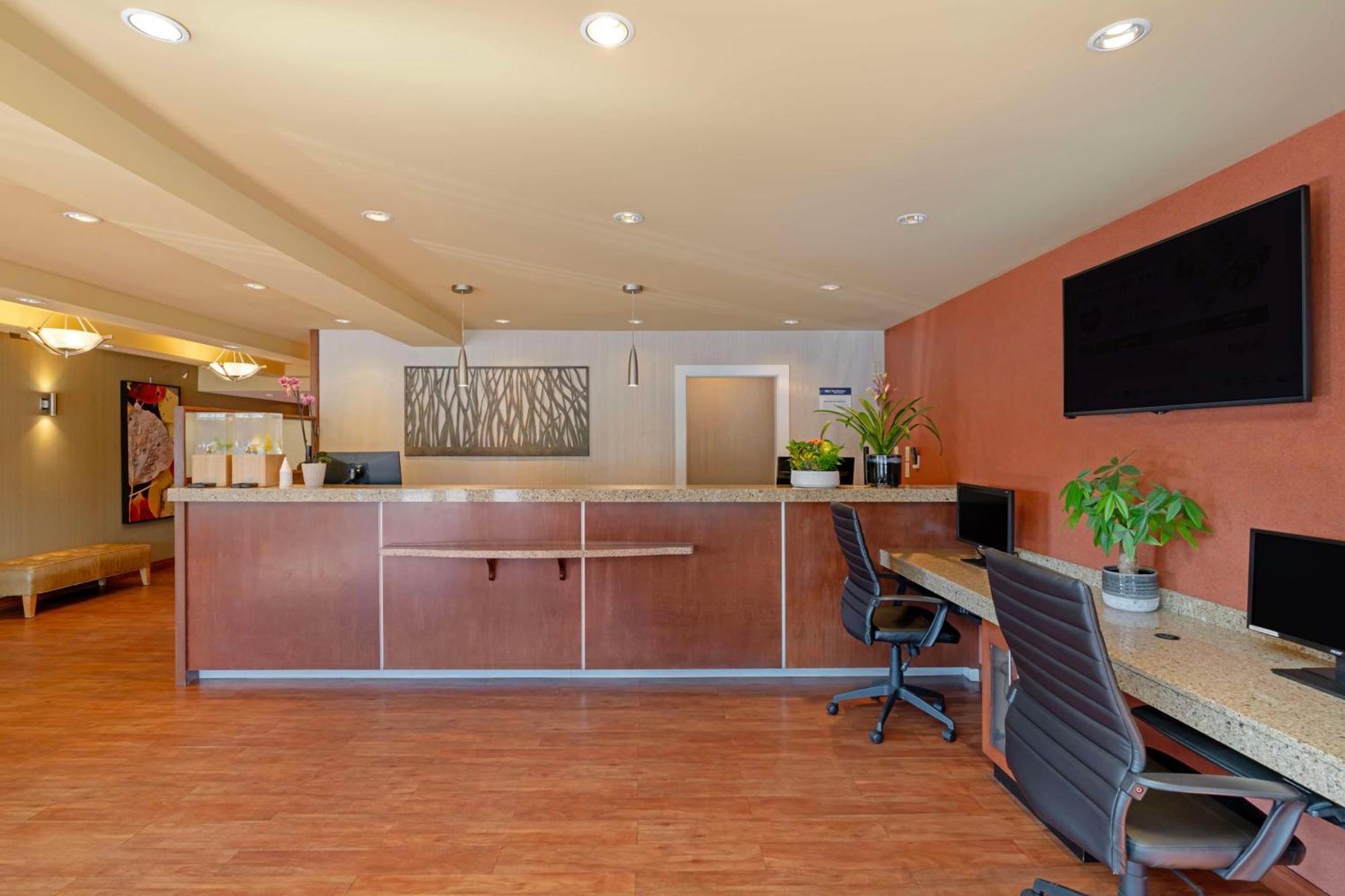 Best Western Plus Emerald Isle Hotel Sidney Buitenkant foto