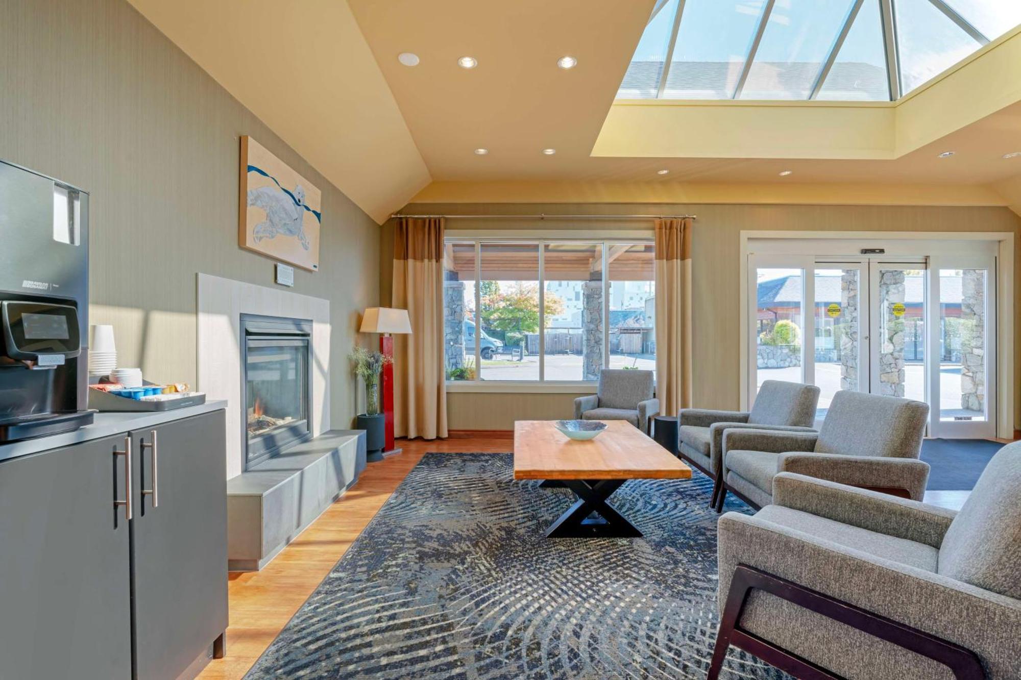 Best Western Plus Emerald Isle Hotel Sidney Buitenkant foto